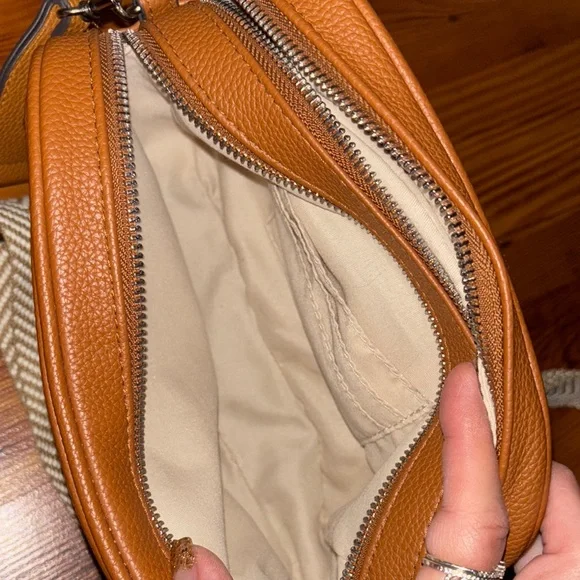 Rea Dunn faux leather camera bag - Picture 6 of 7